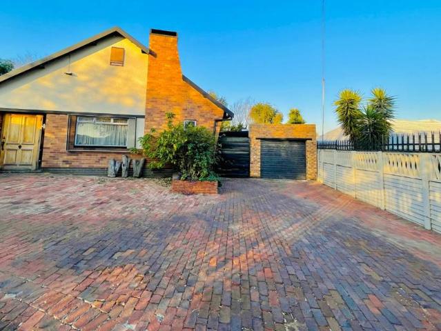 3 Bedroom House in Klippoortje