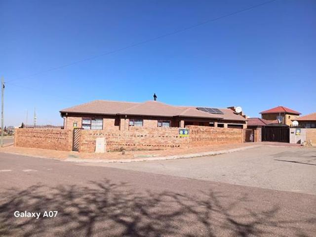 3 Bedroom House in Krugersdorp North