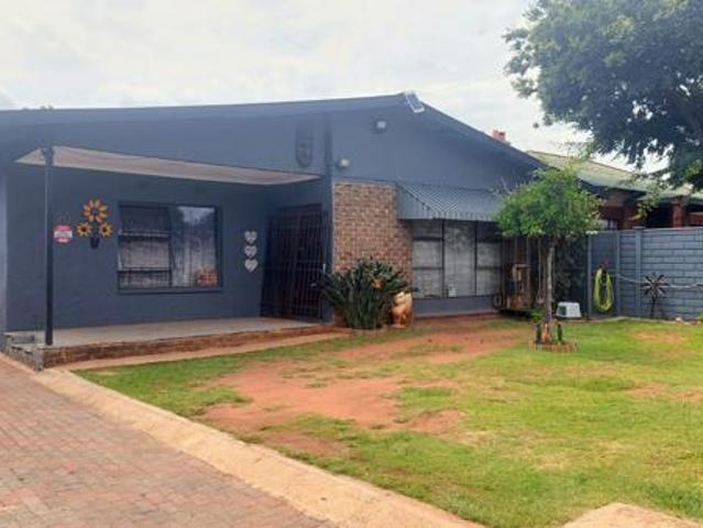 3 Bedroom House in Krugersdorp North
