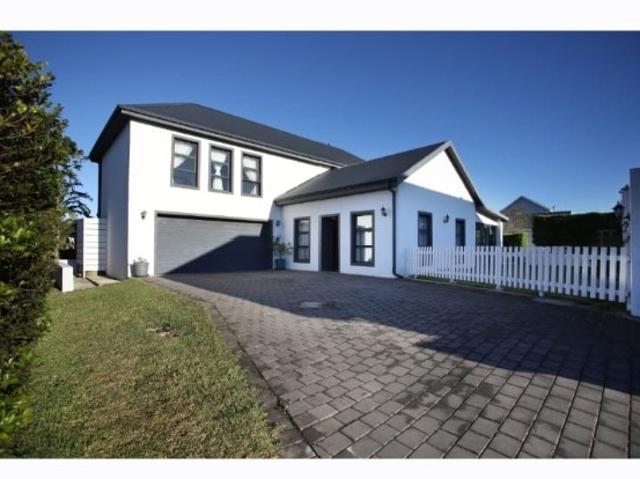 3 Bedroom House in Kraaibosch