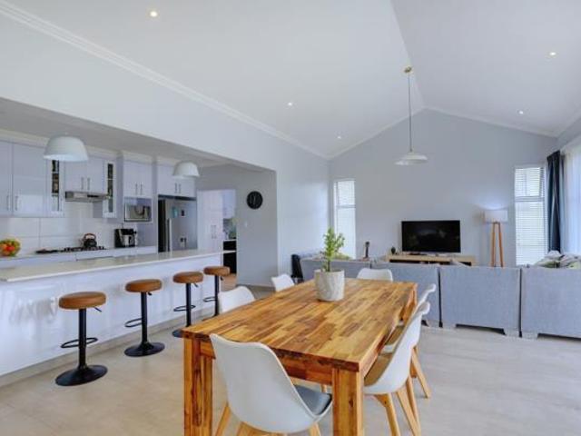 3 Bedroom House in Kraaibosch Park