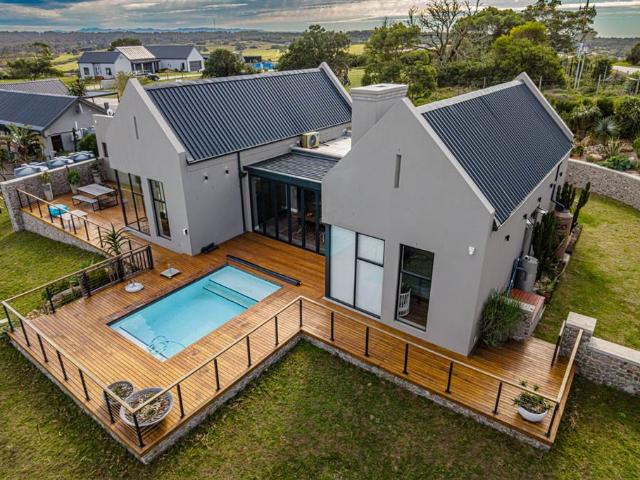 3 Bedroom House in Kragga Kamma