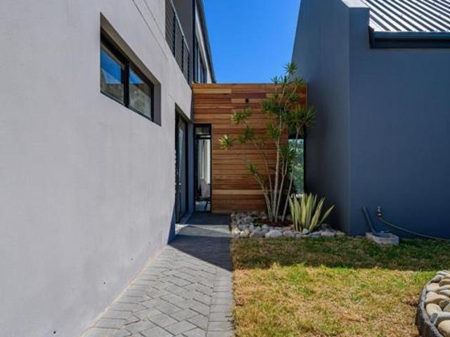 3 Bedroom House in Kragga Kamma