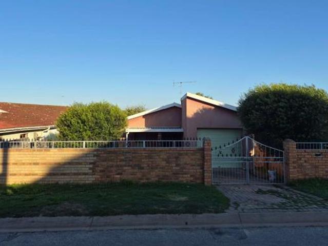 3 Bedroom House in KwaMagxaki