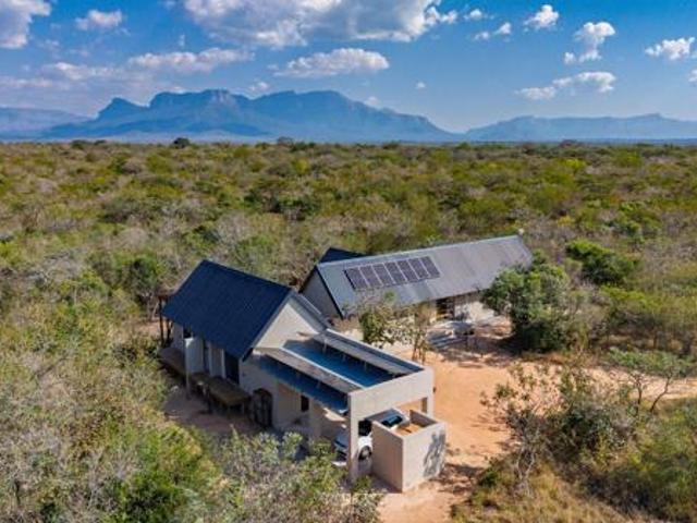 3 Bedroom House in Hoedspruit