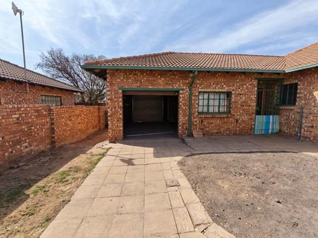 3 Bedroom House in Hoeveld Park