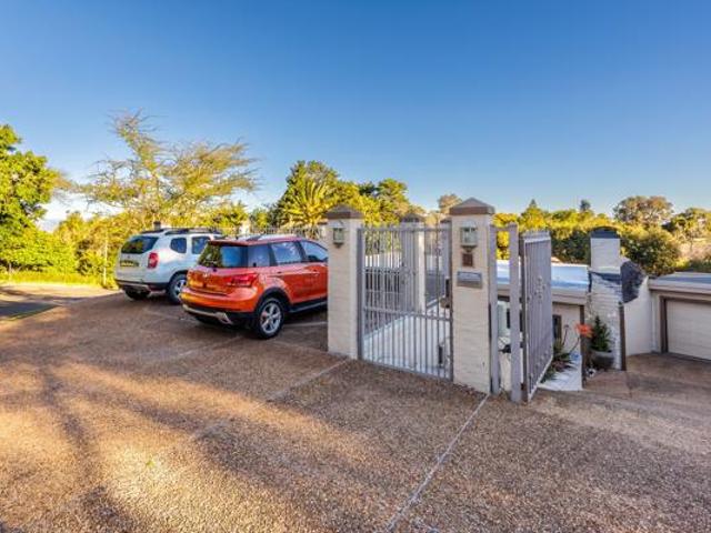 3 Bedroom House in Hoheizen