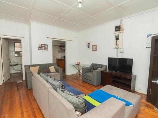3 Bedroom House in Holland Park