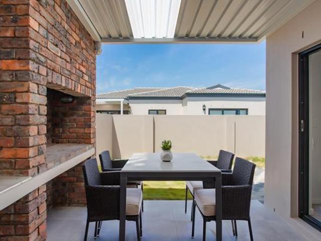 3 Bedroom House in Honeydew Country Estate