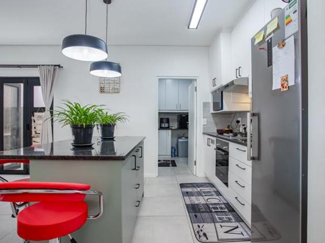 3 Bedroom House in Honeydew Country Estate