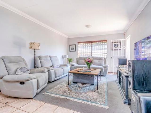 3 Bedroom House in Honeydew Ridge