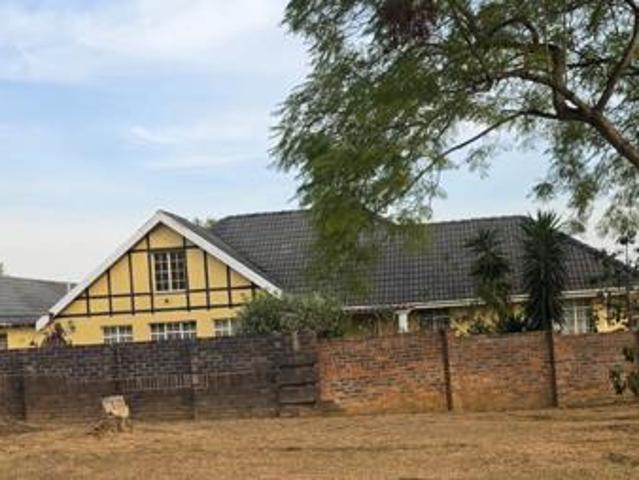3 Bedroom House in Hayfields