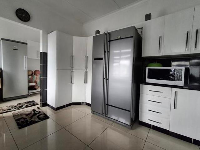 3 Bedroom House in Hayfields