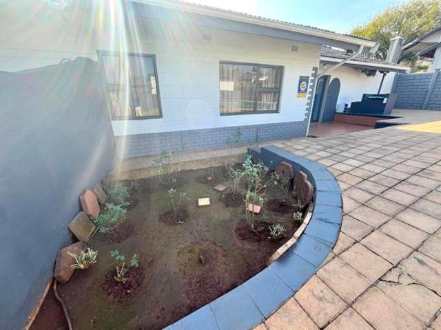3 Bedroom House in Hayfields
