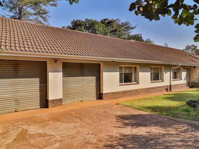 3 Bedroom House in Hayfields