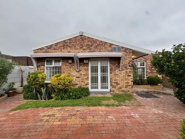 3 Bedroom House in Harfield Village