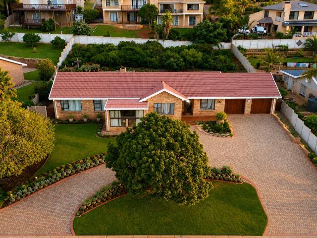 3 Bedroom House in Hartenbos Heuwels
