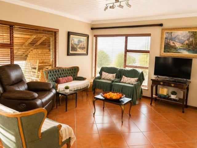 3 Bedroom House in Hartenbos Heuwels