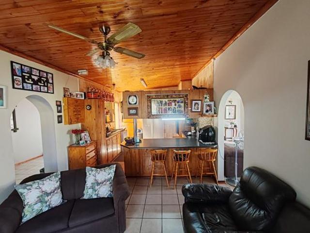 3 Bedroom House in Heuwelkruin