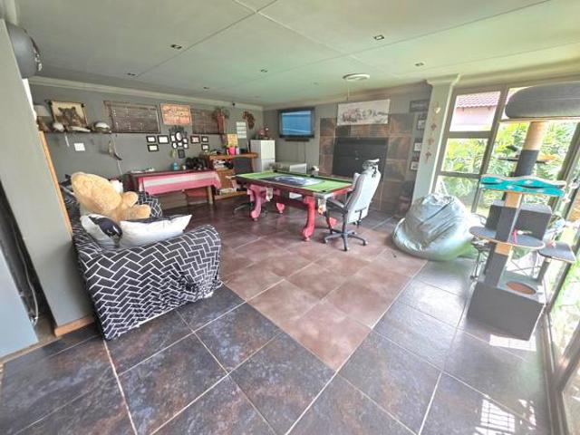 3 Bedroom House in Heuweloord