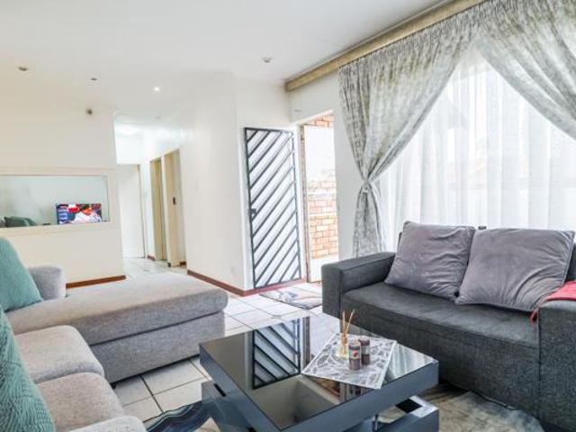 3 Bedroom House in Heuweloord