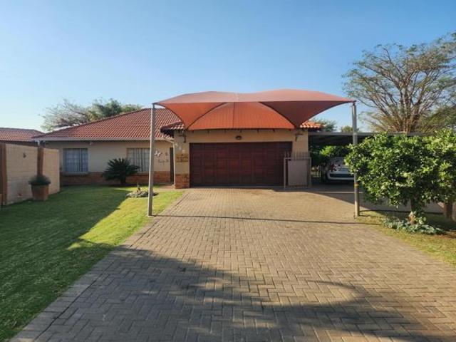 3 Bedroom House in Hexriver Village Security Estate
