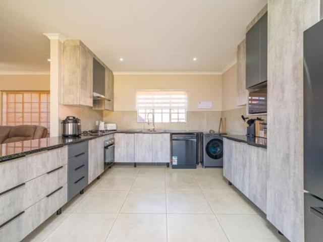 3 Bedroom House in Hexriver Village Security Estate
