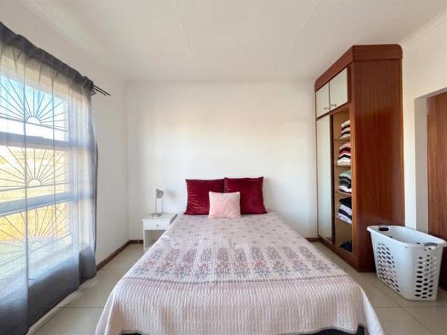 3 Bedroom House in Heath Park