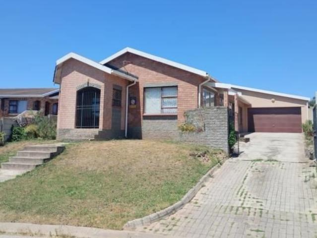 3 Bedroom House in Heath Park