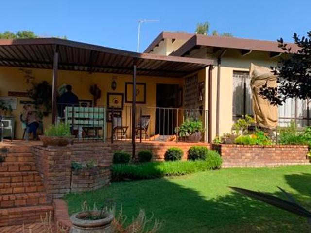 3 Bedroom House in Helderkruin