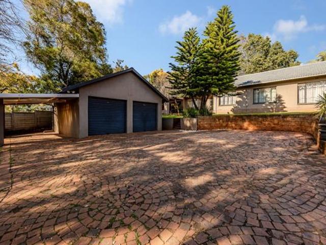3 Bedroom House in Helderkruin