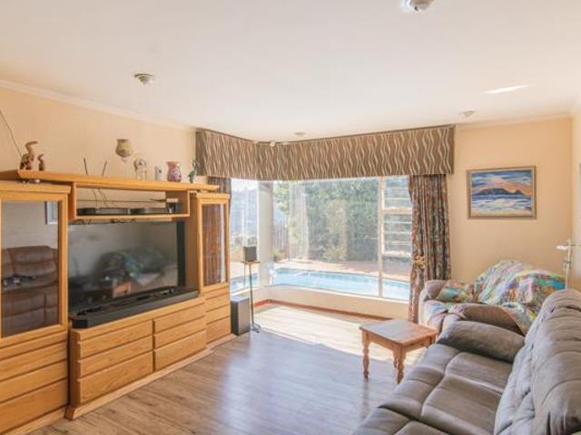 3 Bedroom House in Helderkruin