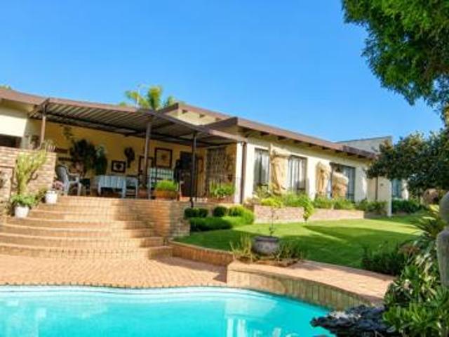 3 Bedroom House in Helderkruin