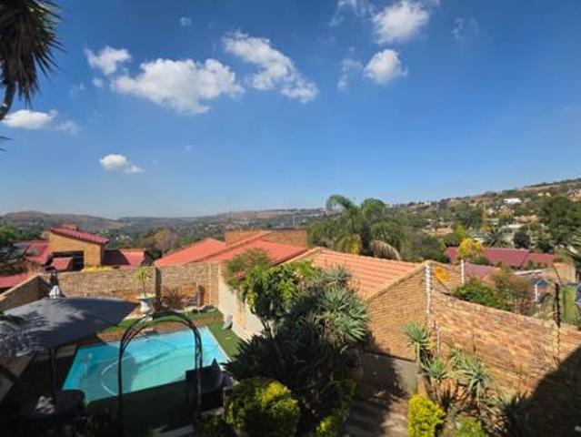 3 Bedroom House in Helderkruin