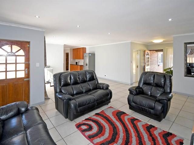 3 Bedroom House in Helderwyk