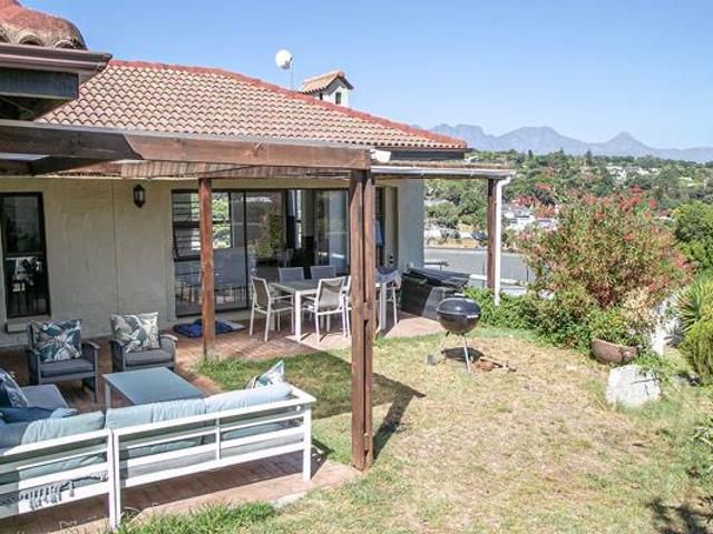 3 Bedroom House in Heldervue