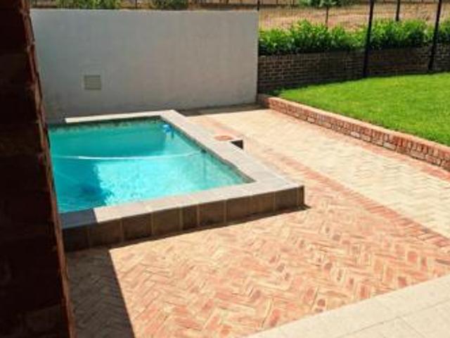 3 Bedroom House in Helderzicht Eco Estate