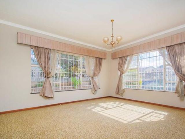 3 Bedroom House in Helikon Park