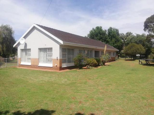 3 Bedroom House in Helikon Park