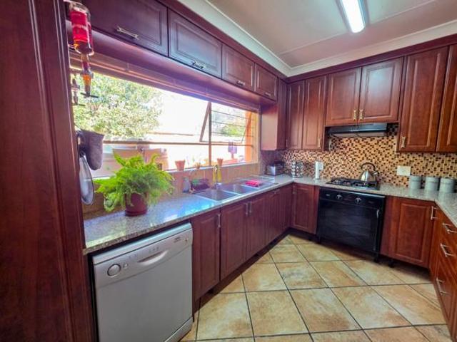 3 Bedroom House in Helikon Park