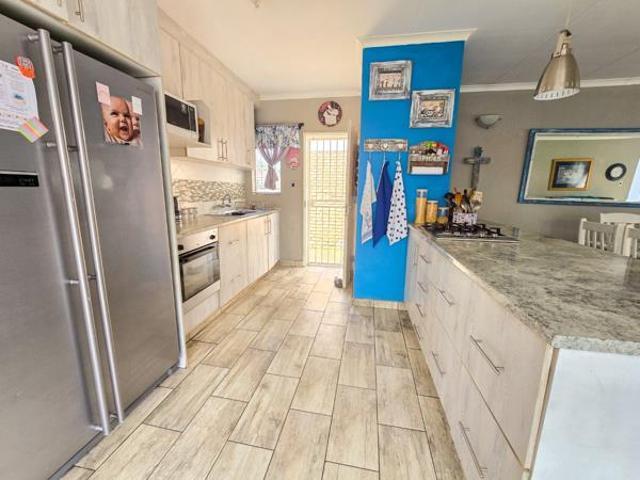3 Bedroom House in Helikon Park