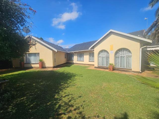 3 Bedroom House in Helikonpark