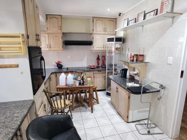 3 Bedroom House in Hennopspark