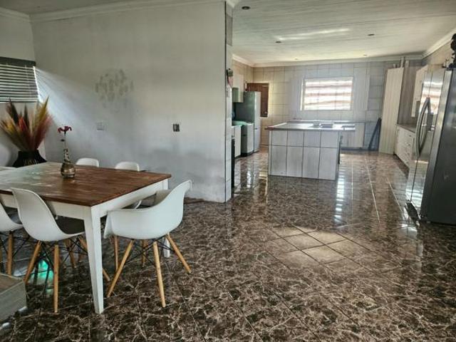 3 Bedroom House in Highbury