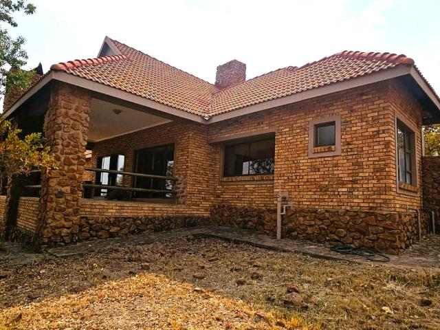 3 Bedroom House in Highlands Wilderness Estate