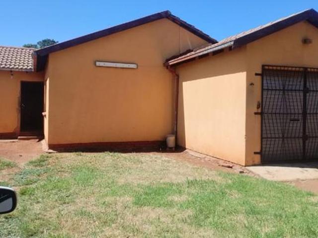 3 Bedroom House in Hlalamnandi