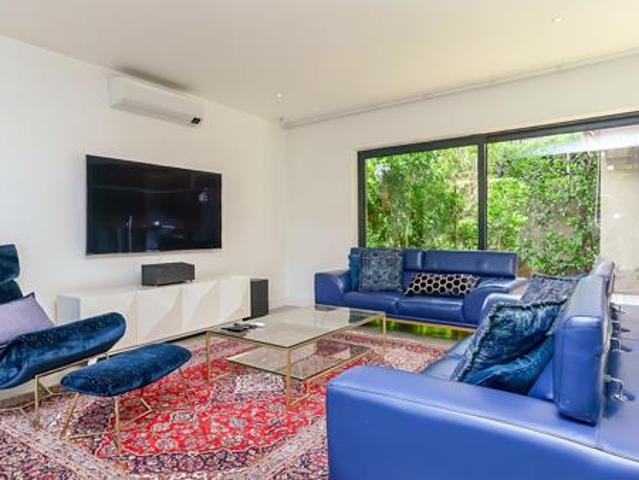 3 Bedroom House in Hyde Park