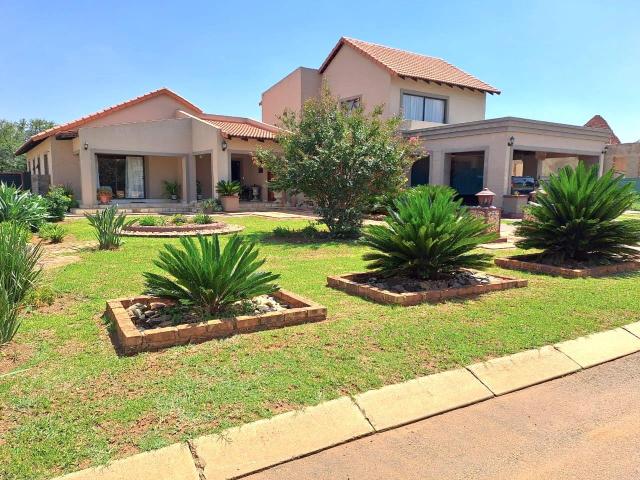 3 Bedroom House in La Camargue Private Country Estate