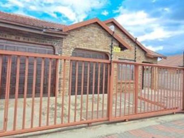 3 Bedroom House in Ivy Park