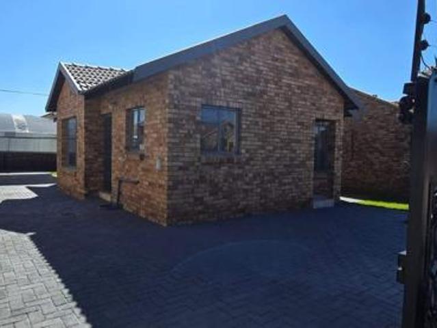 3 Bedroom House in Ivy Park